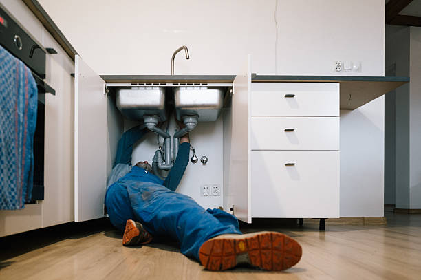 Professional Leak Detection technician working in Blue Mound, TX